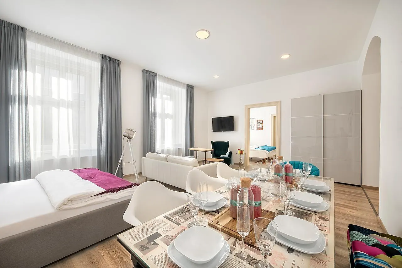 Prague Days - Spacious 2Bdr Apt W Netflix - Trendy Neighbourhood Apartmán