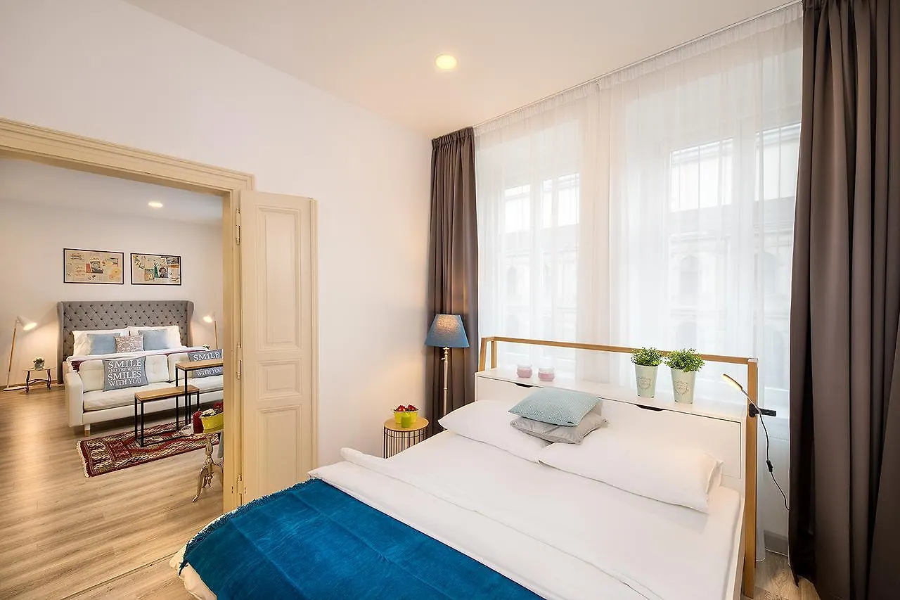 Prague Days - Spacious 2Bdr Apt W Netflix - Trendy Neighbourhood