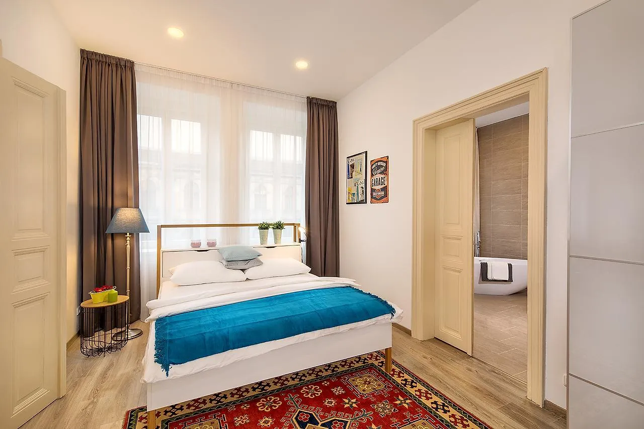 Prague Days - Spacious 2Bdr Apt W Netflix - Trendy Neighbourhood