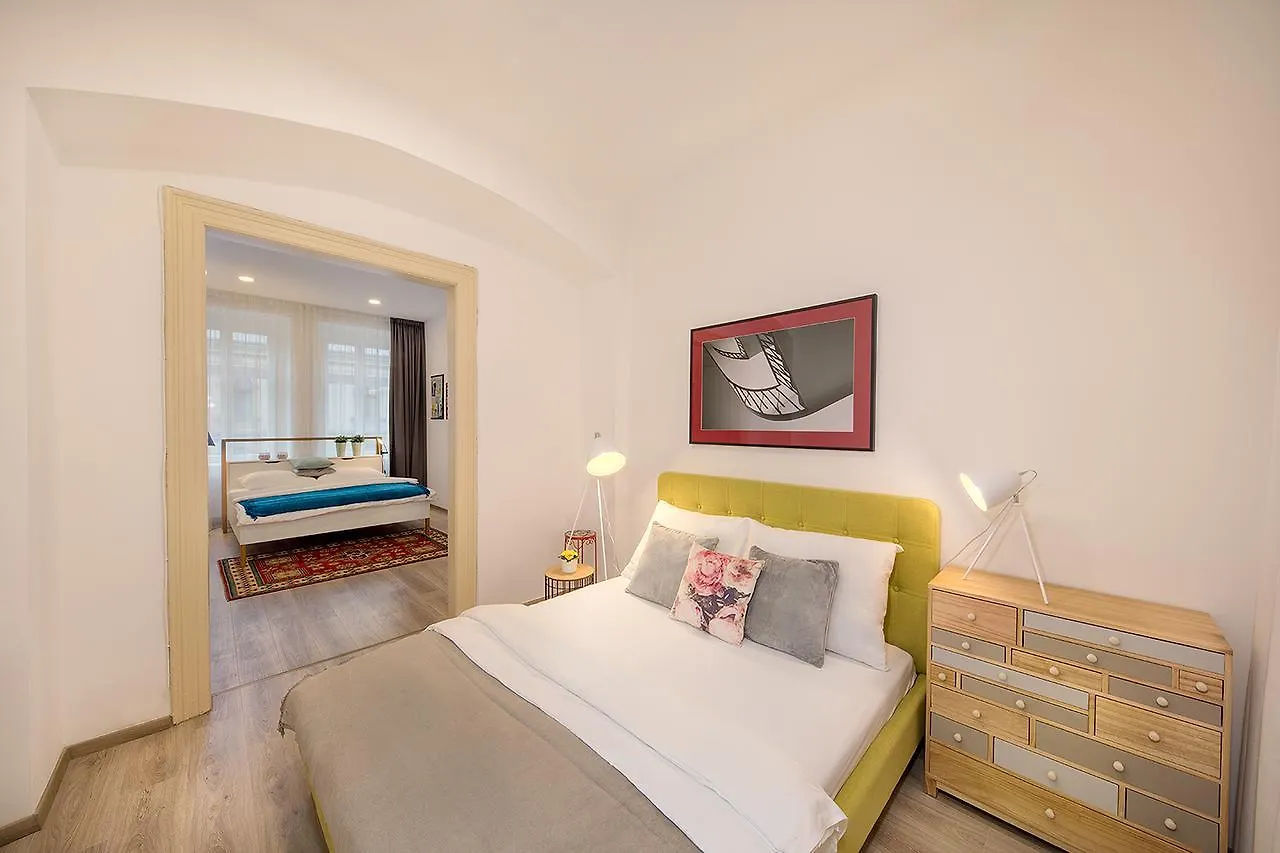 Prague Days - Spacious 2Bdr Apt W Netflix - Trendy Neighbourhood Apartmán