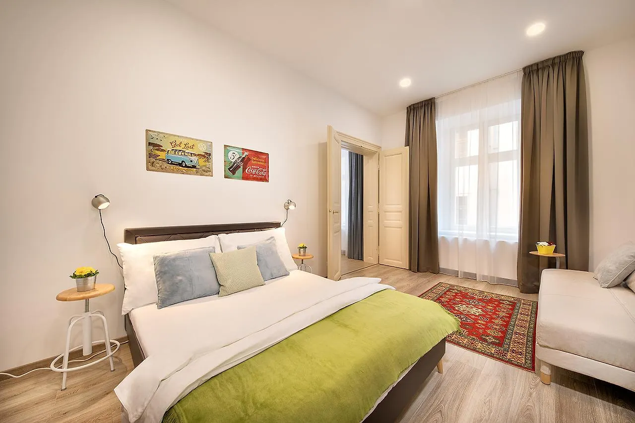 Prague Days - Spacious 2Bdr Apt W Netflix - Trendy Neighbourhood 0*,  Česká republika